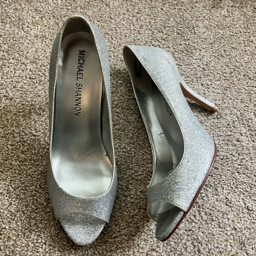 Michael Shannon Sparkly Silver‎ Slip On Heels Size 6M